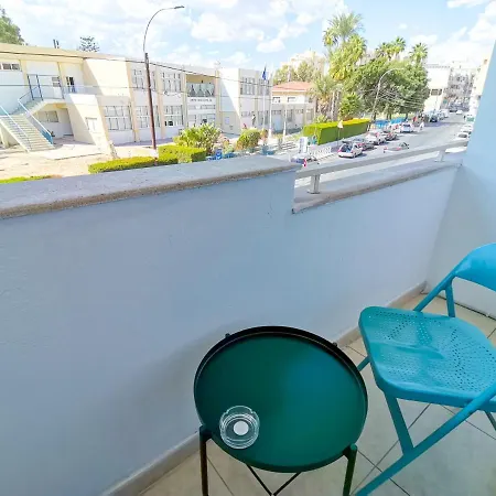 Homestay Central Square Nomadic Larnaca