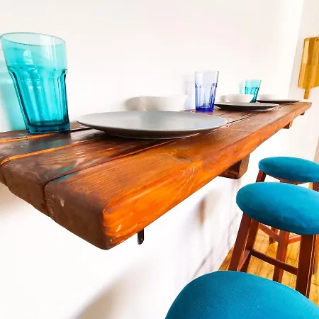 Central Square Nomadic Homestay *