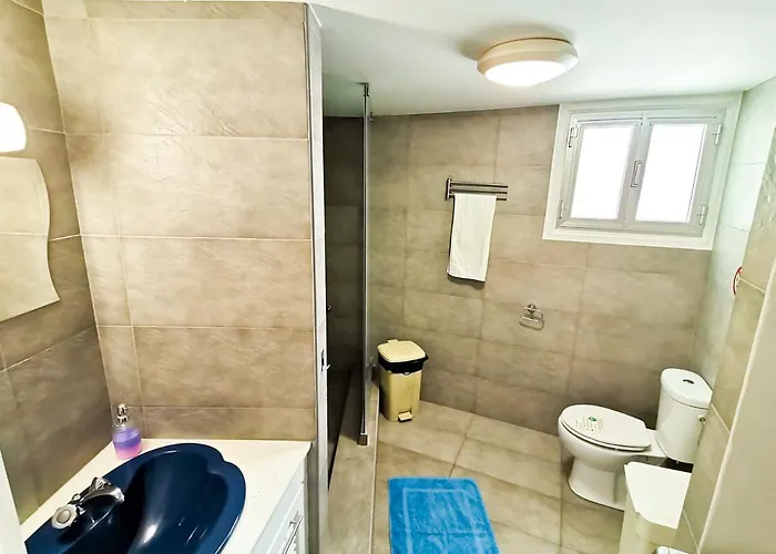 Central Square Nomadic Λάρνακα