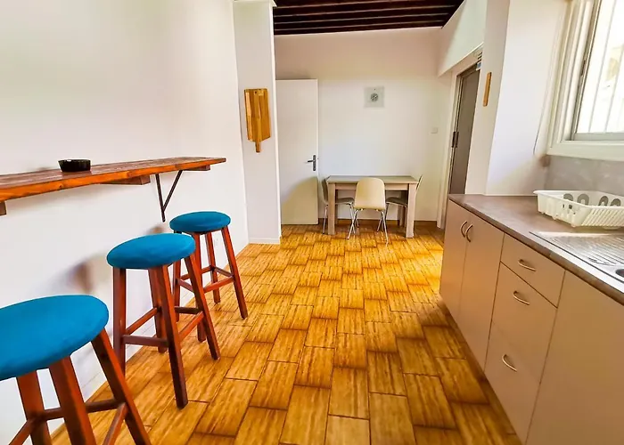 ホームステイ Central Square Nomadic