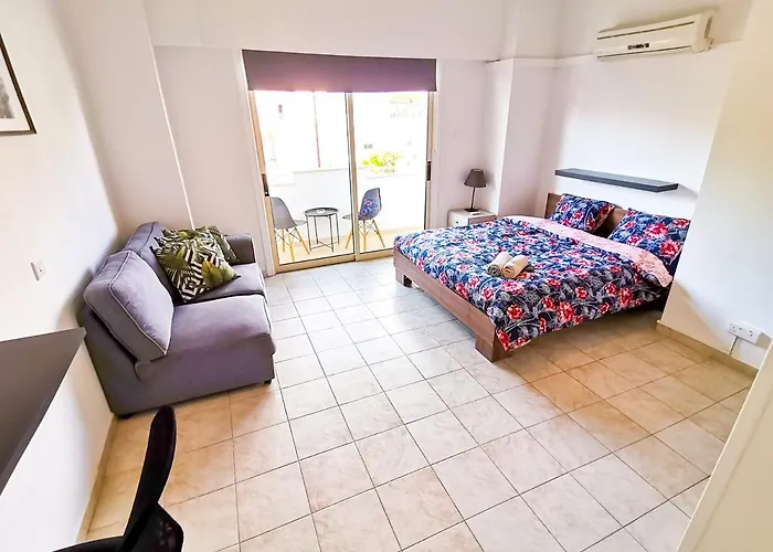 Central Square Nomadic ホームステイ *