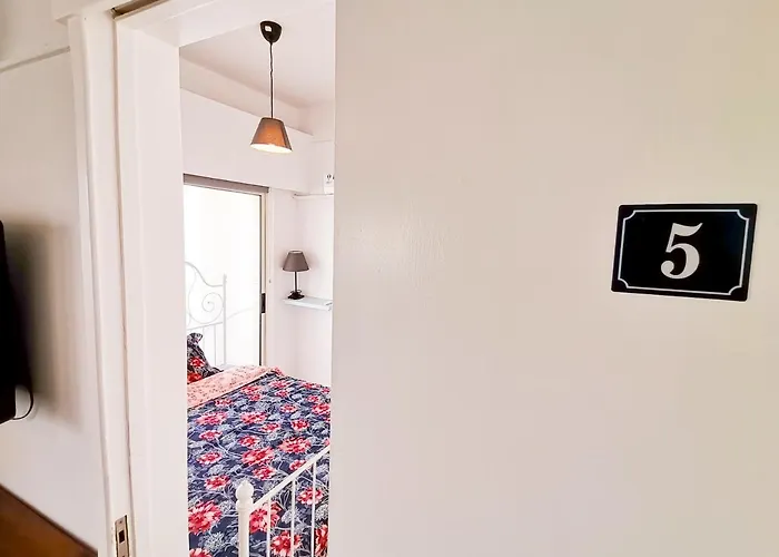 Central Square Nomadic Ubytování v soukromí Larnaca